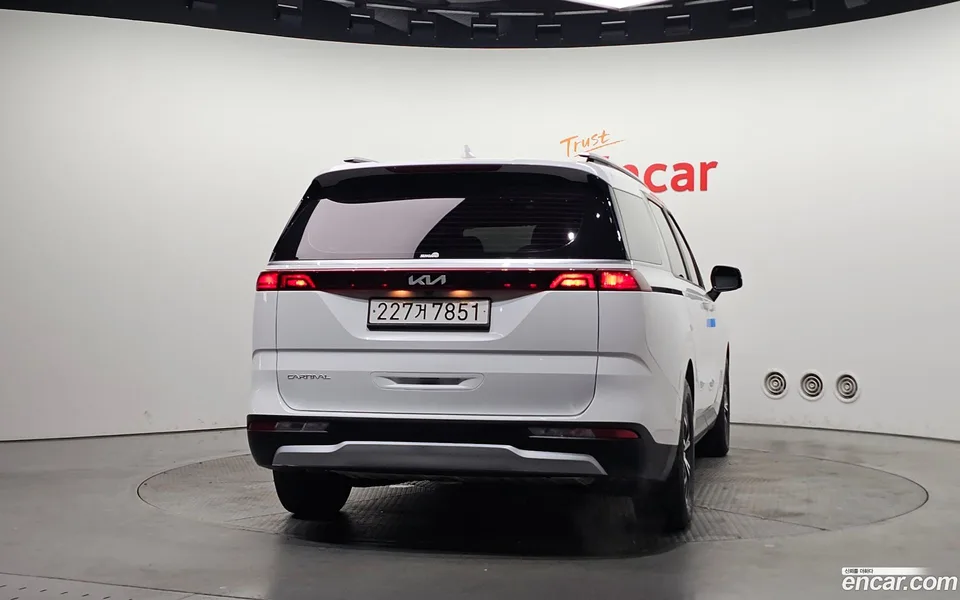 Kia Carnival 9 2023 — thumbnail 4
