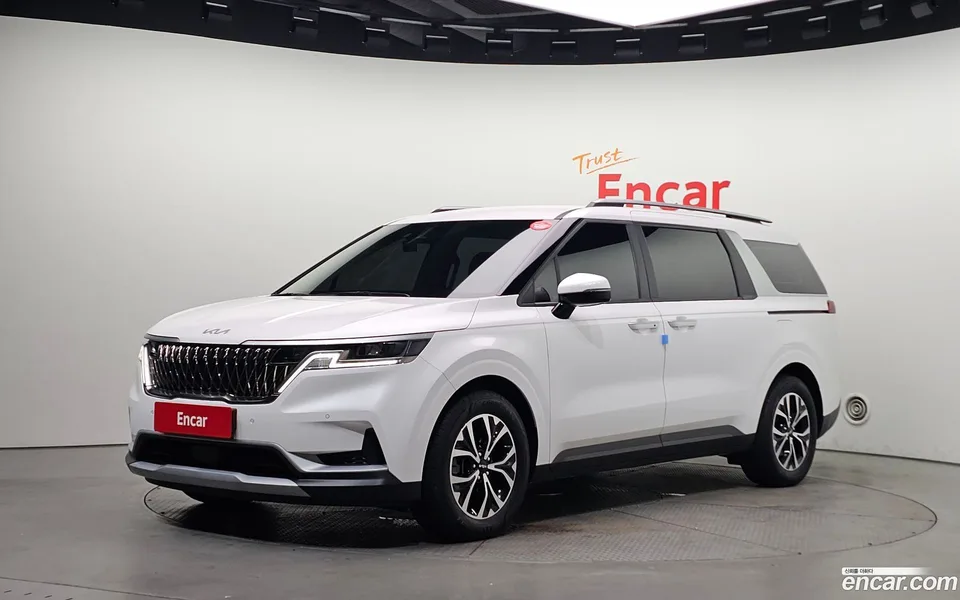 Kia Carnival 9 2023 — photo 1, buy with delivery to Moscow