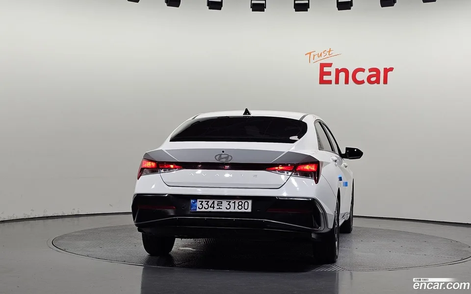 Hyundai Avante CN7 Hybrid 2023 — миниатюра 4