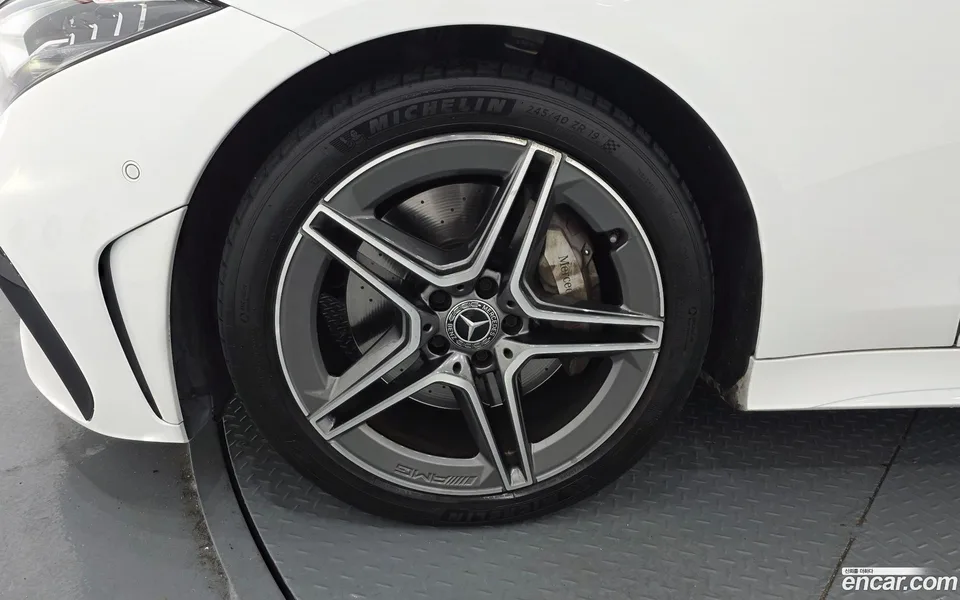 Mercedes-Benz CLS-Class CLS300d 4MATIC 2023 — thumbnail 2