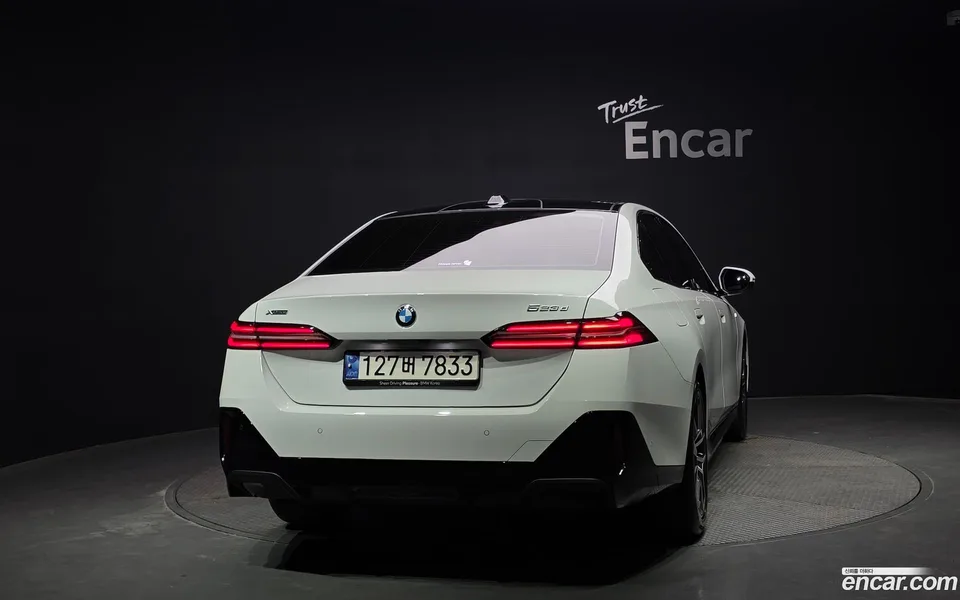 BMW 5 Series 523d xDrive M 2024 — thumbnail 4