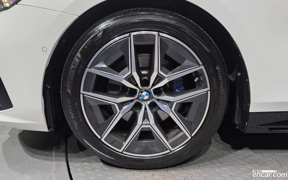 BMW 5 Series 523d xDrive M 2024 — thumbnail 5