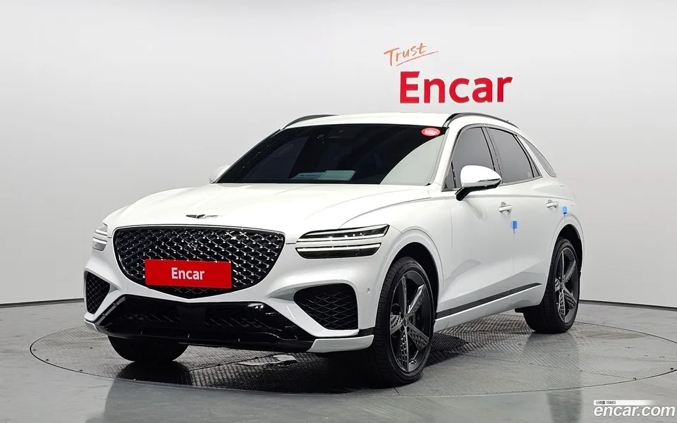 Genesis GV70 2.5T AWD 2023 — photo 1, buy with delivery to Moscow
