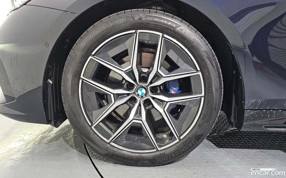 BMW 5 Series 520i M 2025 — thumbnail 2