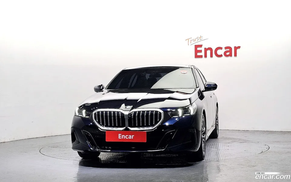 BMW 5 Series 520i M 2025 — thumbnail 3