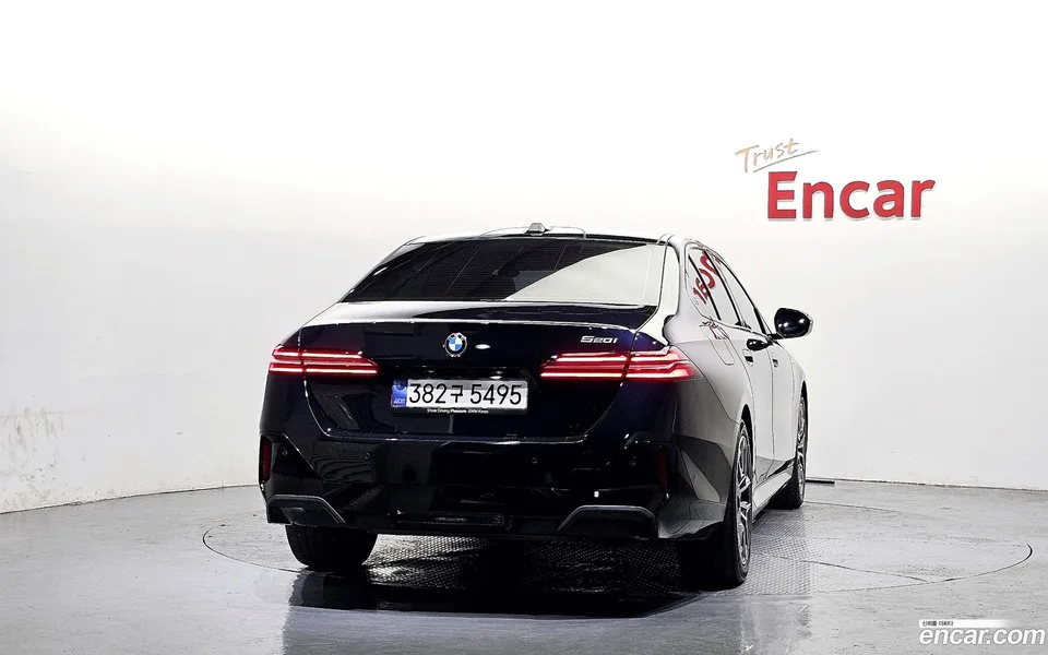 BMW 5 Series 520i M 2025 — thumbnail 4