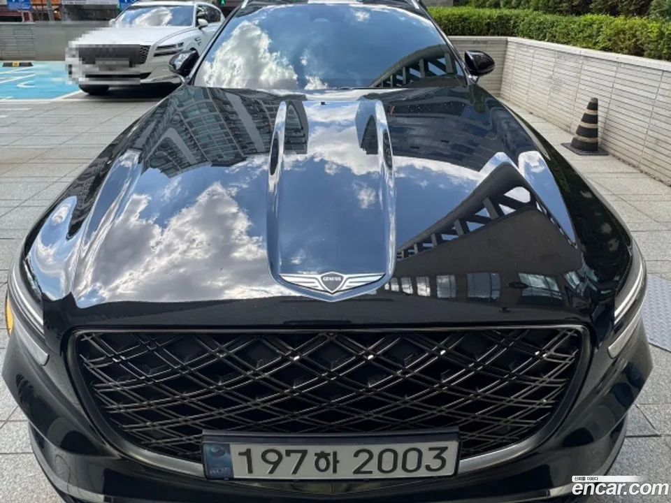 Genesis GV70 2.5T AWD 2024 — photo 1, buy with delivery to Moscow