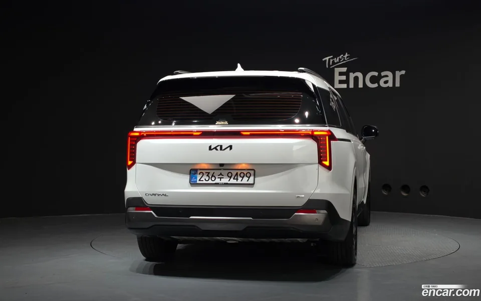 Kia Carnival HEV 7 X Line 2025 — thumbnail 4