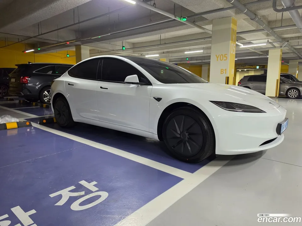 Tesla Model 3 RWD 2026 — thumbnail 3