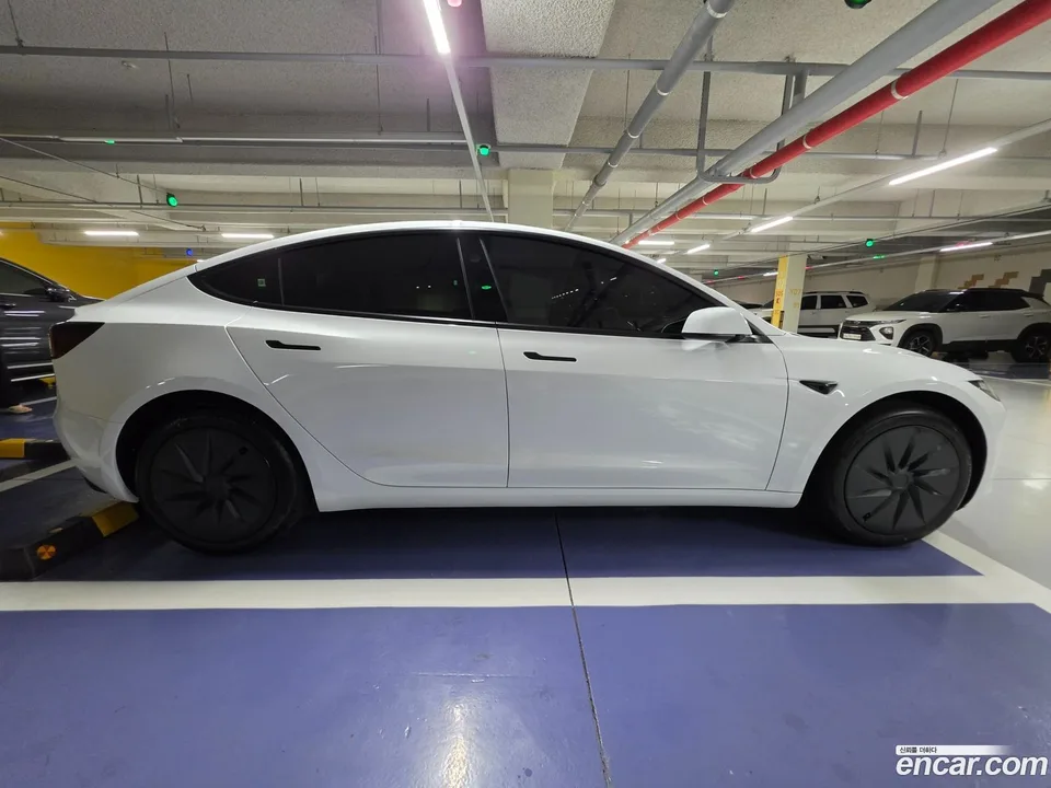 Tesla Model 3 RWD 2026 — thumbnail 4