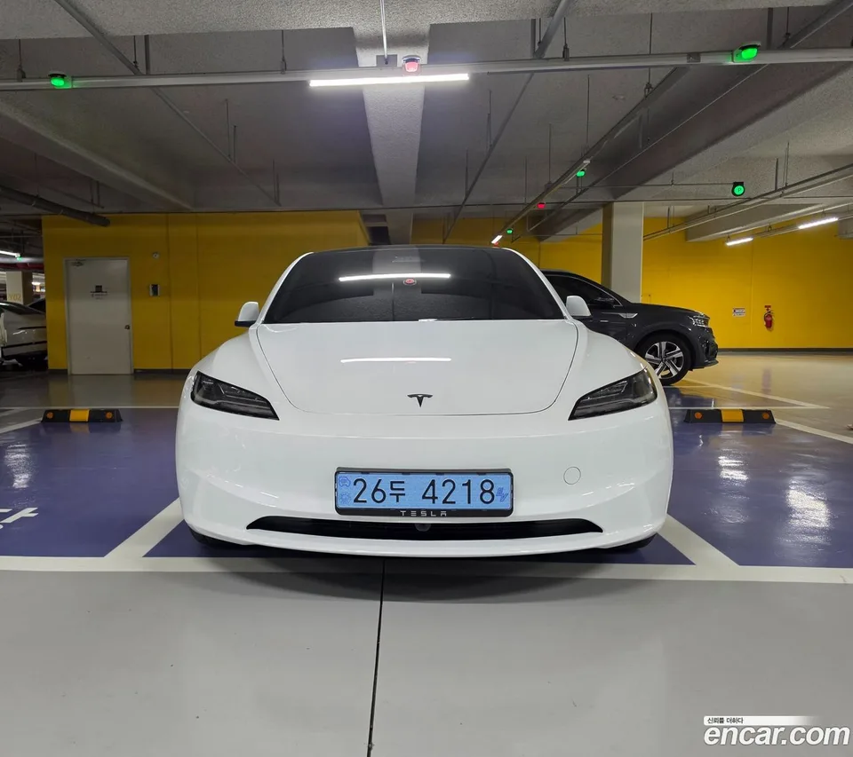 Tesla Model 3 RWD 2026 — photo 1, buy with delivery to Moscow