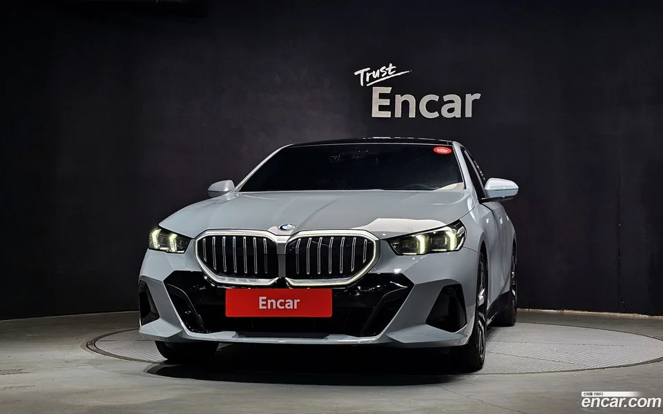 BMW 5 Series 530i xDrive M 2024 — thumbnail 3