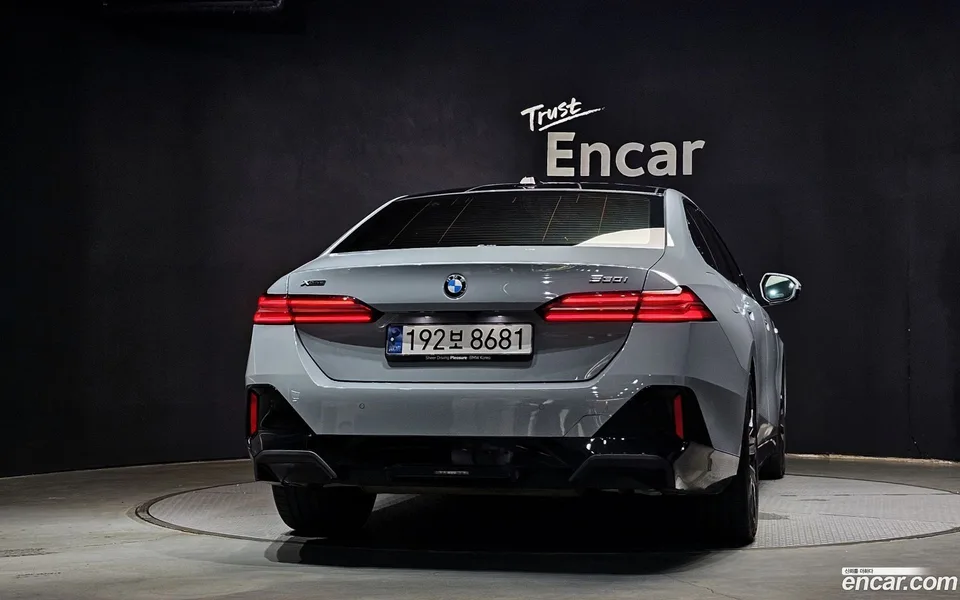 BMW 5 Series 530i xDrive M 2024 — thumbnail 4