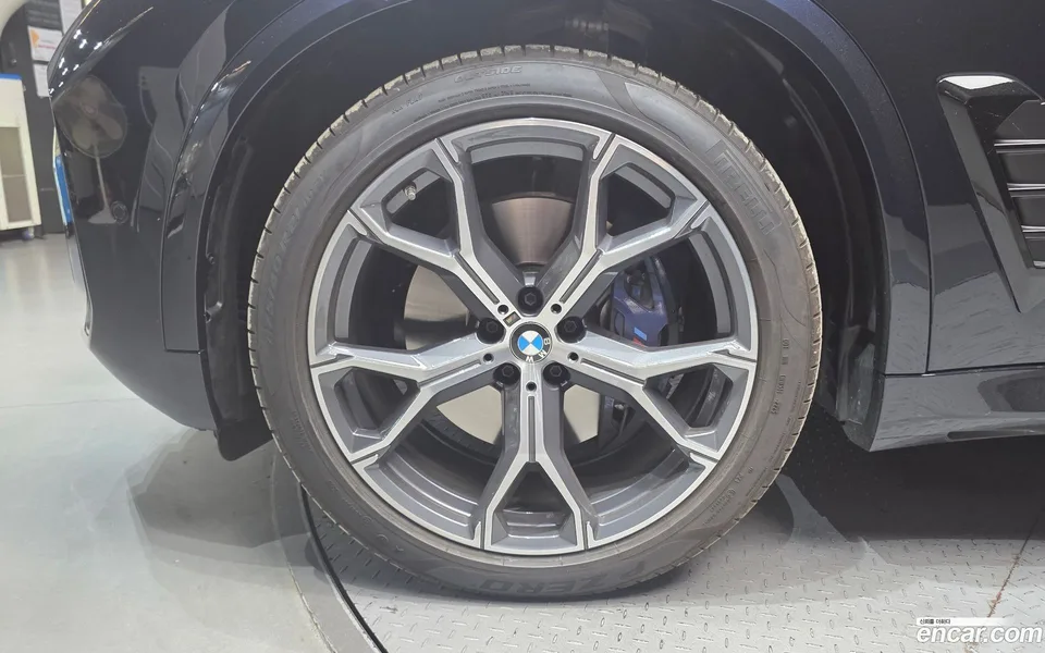 BMW X5 xDrive 40i M 2025 — thumbnail 2