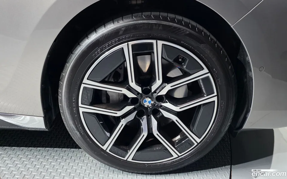 BMW 7 Series 740i xDrive M 2025 — миниатюра 2