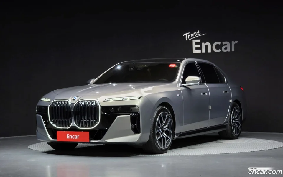 BMW 7 Series 740i xDrive M 2025 — фото 1, купить с доставкой в Москву
