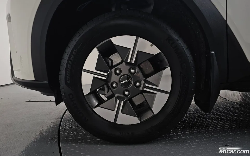 KG Mobility Musso EV MX 2025 — thumbnail 5