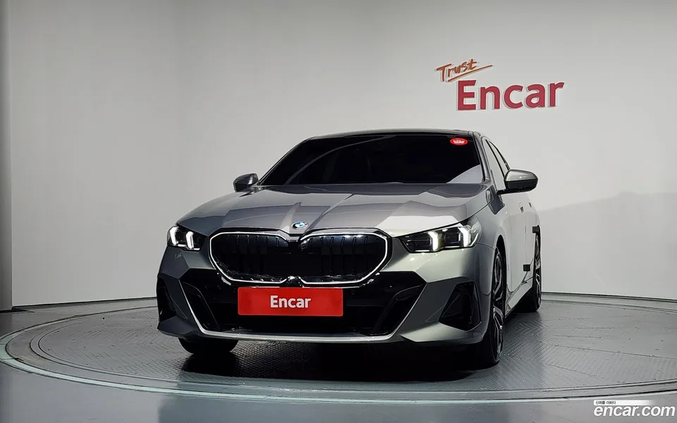 BMW 5 Series 530i xDrive M 2025 — thumbnail 3