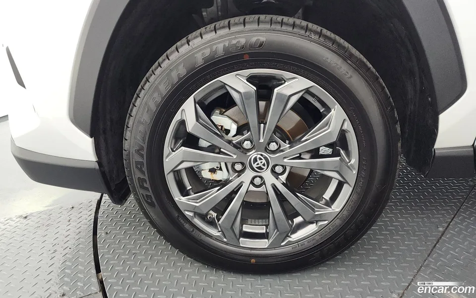 Toyota RAV4 2.5 2WD XLE 2025 — thumbnail 2