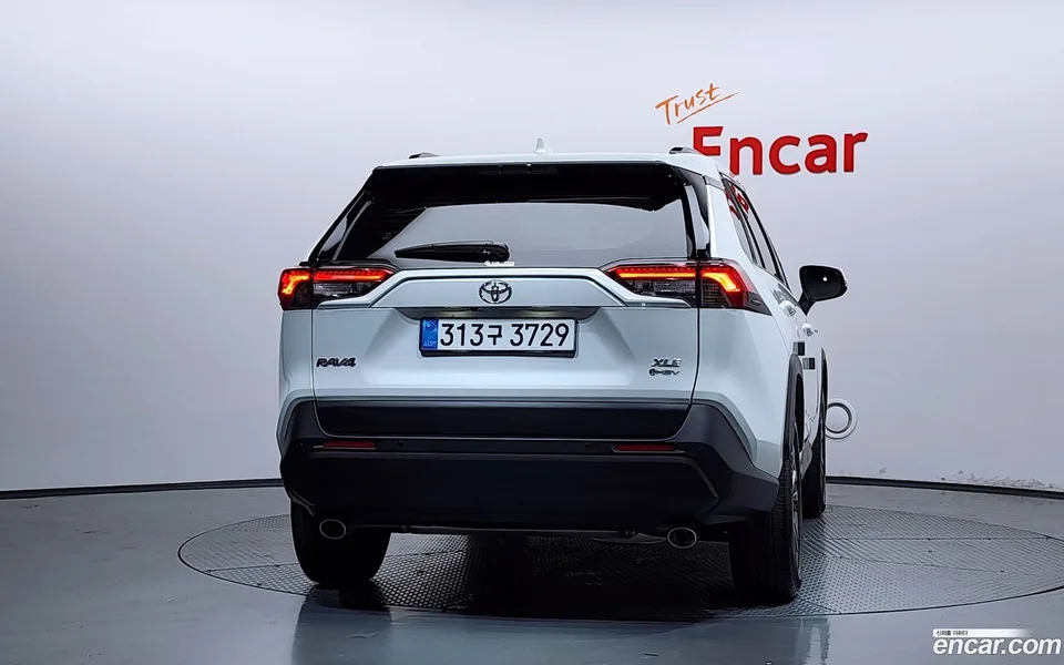 Toyota RAV4 2.5 2WD XLE 2025 — thumbnail 4