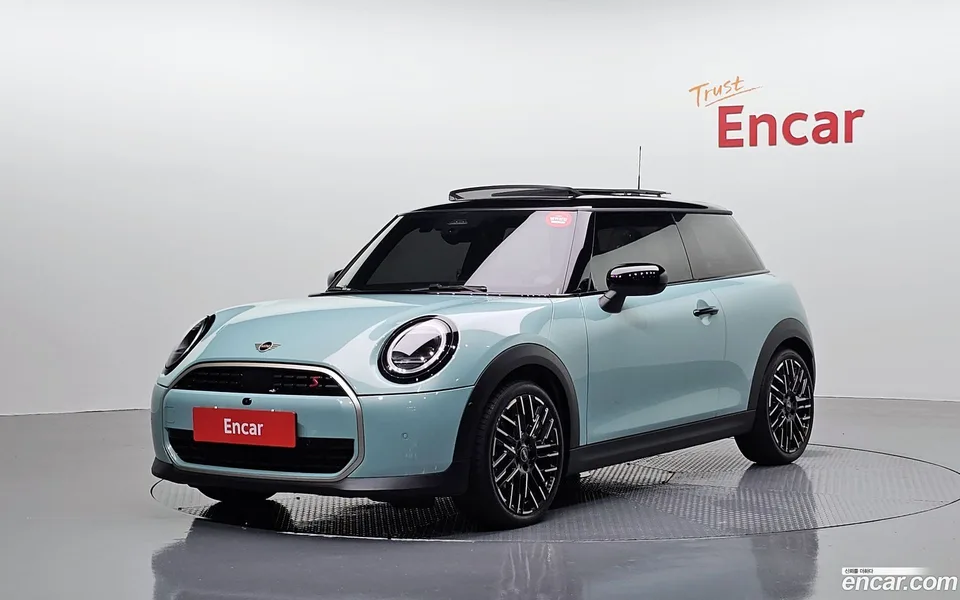 MINI Cooper S 2024 — photo 1, buy with delivery to Moscow
