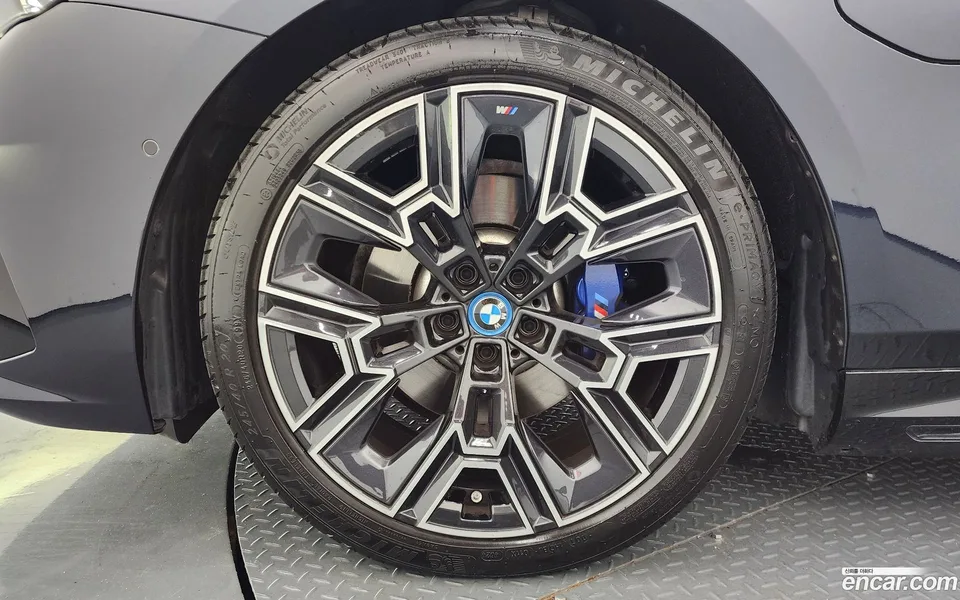 BMW 5 Series 530e M 2025 — миниатюра 2