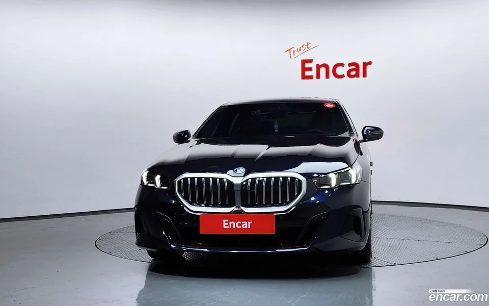 BMW 5 Series 530e M 2025 — миниатюра 3