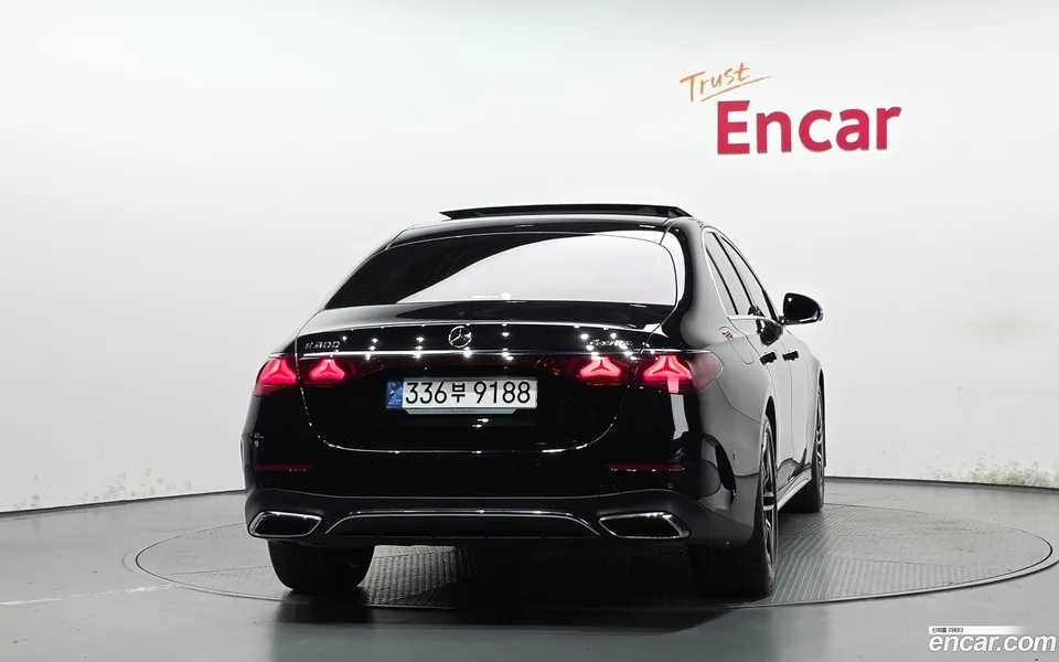 Mercedes-Benz E-Class E300 4MATIC AMG Line 2024 — thumbnail 4