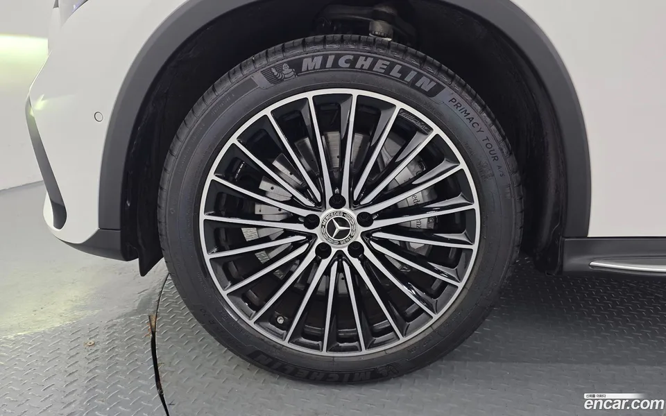 Mercedes-Benz GLC-Class GLC300 4MATIC AMG Line 2025 — thumbnail 2