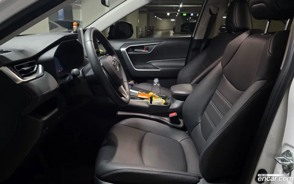 Toyota RAV4 2.5 2WD XLE 2024 — thumbnail 2