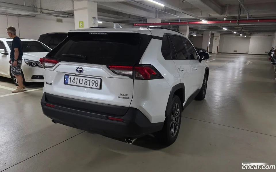 Toyota RAV4 2.5 2WD XLE 2024 — thumbnail 4