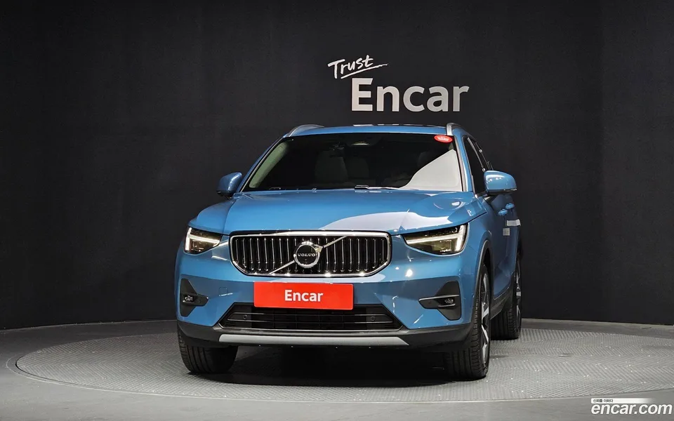 Volvo XC40 B4 2025 — thumbnail 3