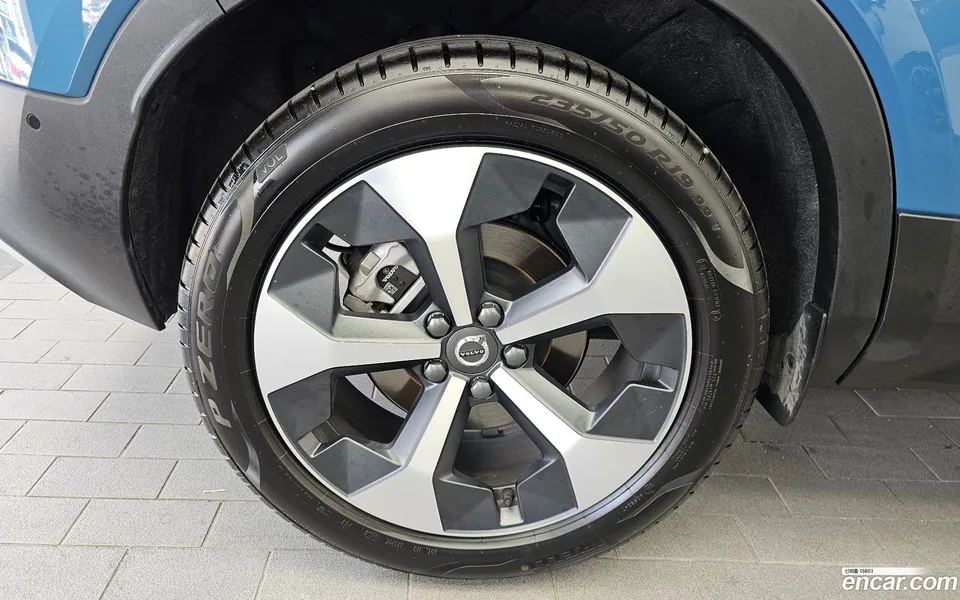 Volvo XC40 B4 2025 — thumbnail 5