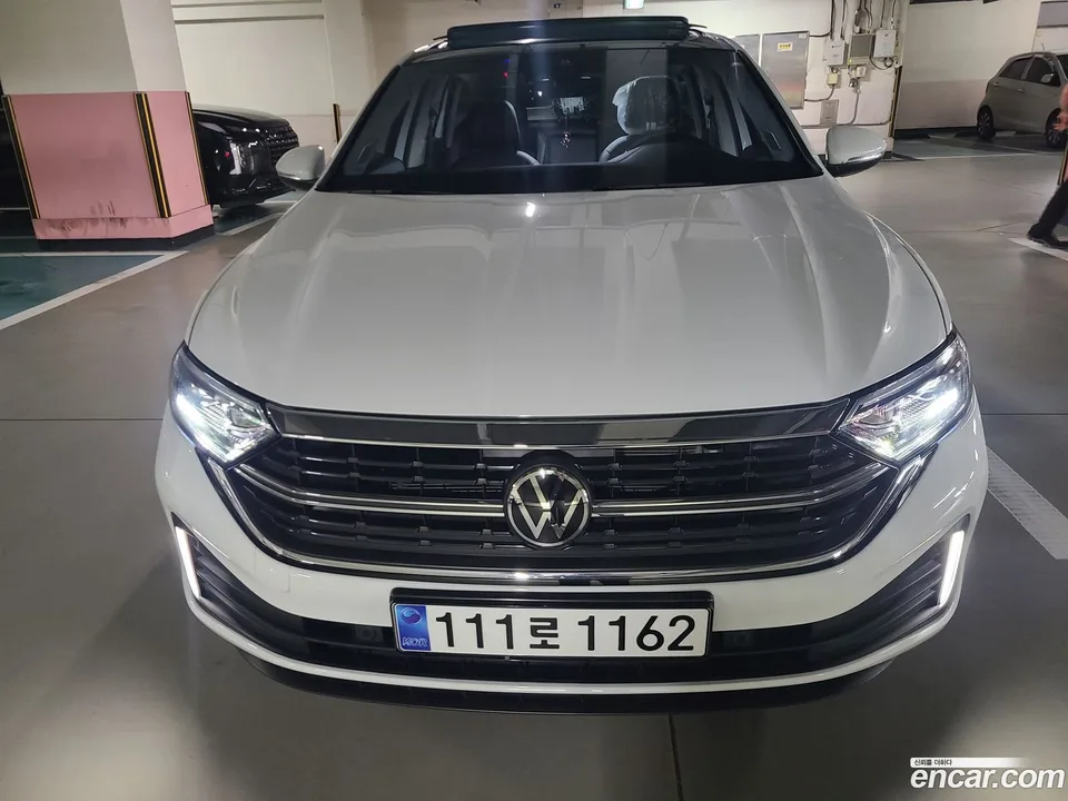 Volkswagen Jetta 1.5 TSI 2024 — photo 1, buy with delivery to Moscow