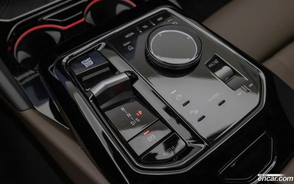 BMW 5 Series 520i 2025 — thumbnail 5