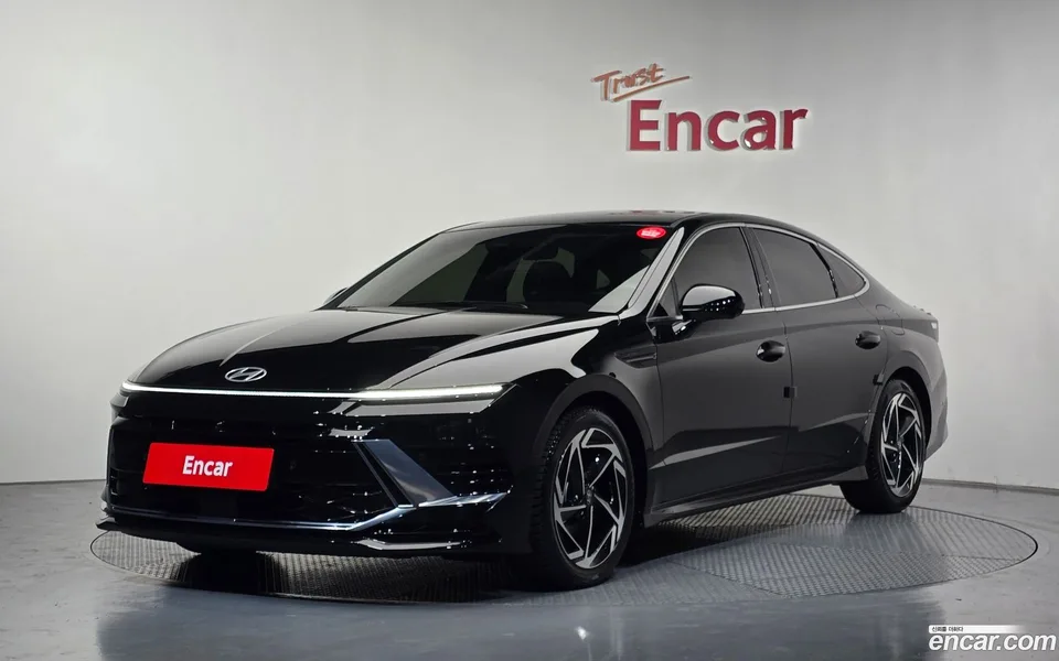 Hyundai Sonata The Edge Hybrid 2023 — photo 1, buy with delivery to Moscow