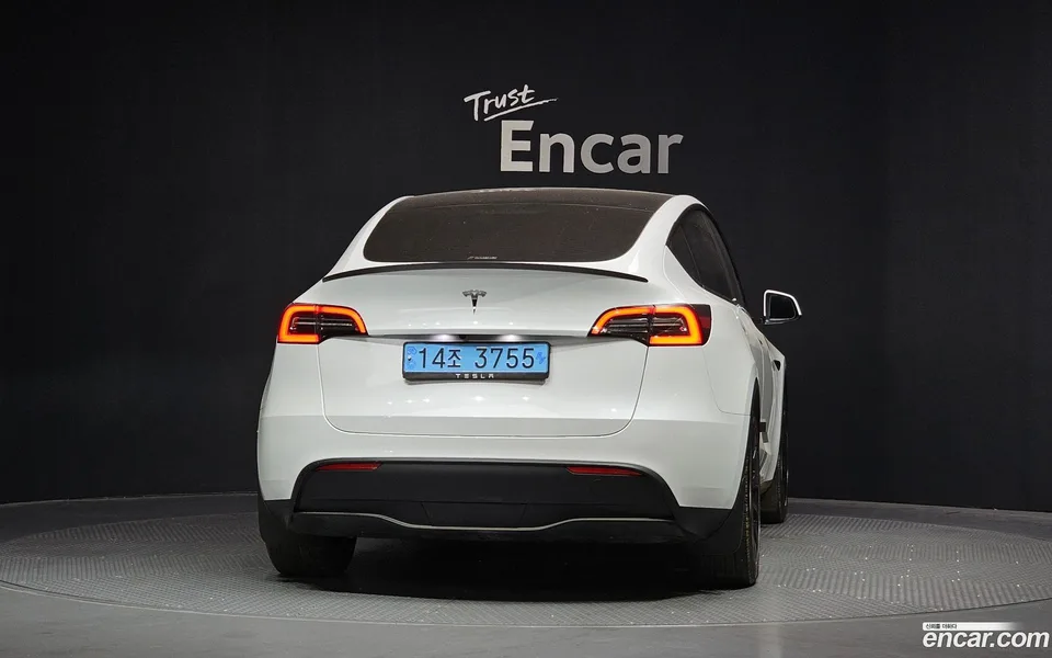 Tesla Model Y RWD 2024 — thumbnail 4