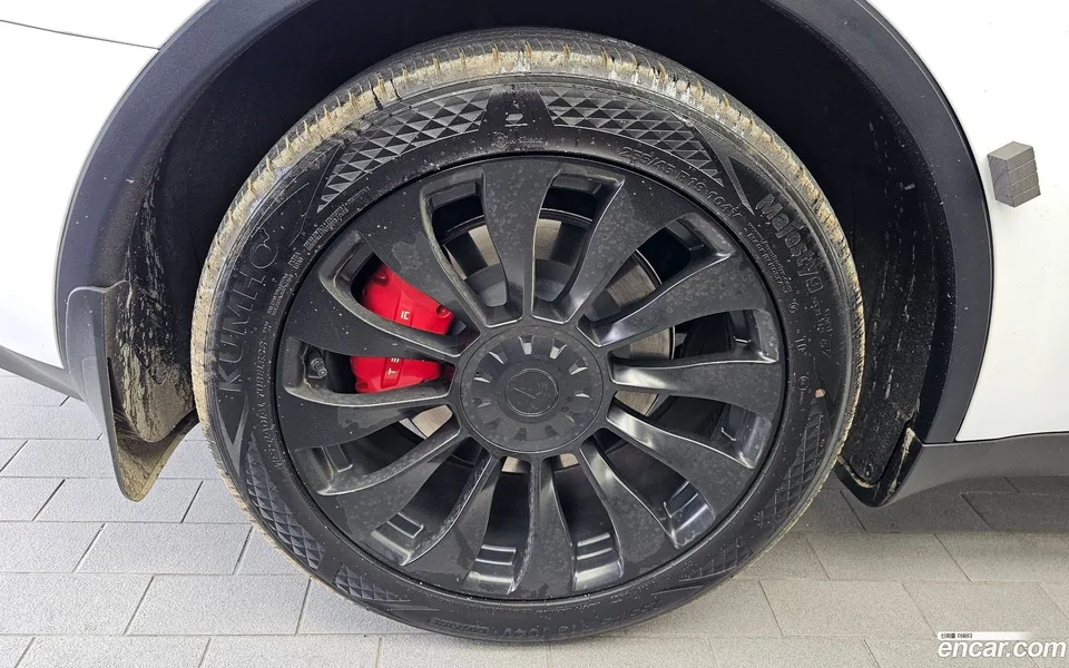 Tesla Model Y RWD 2024 — thumbnail 5