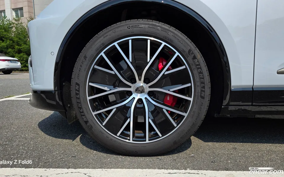 Porsche Macan Electric 2025 — thumbnail 2