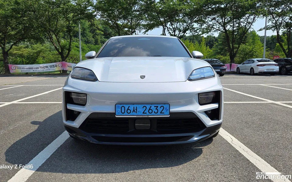 Porsche Macan Electric 2025 — thumbnail 3