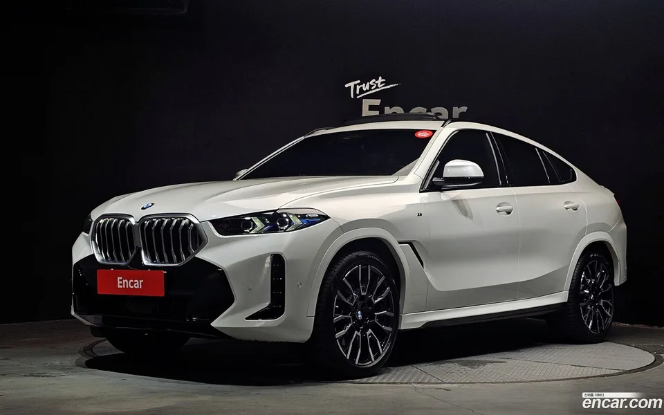 BMW X6 xDrive40i M 2023 — photo 1, buy with delivery to Moscow