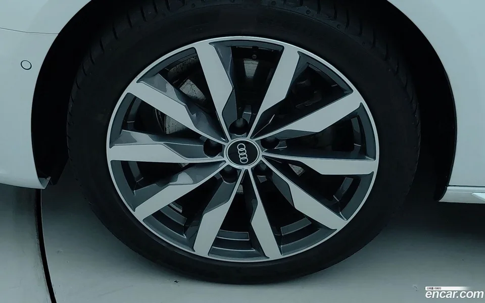 Audi A4 40 TFSI 2023 — thumbnail 2