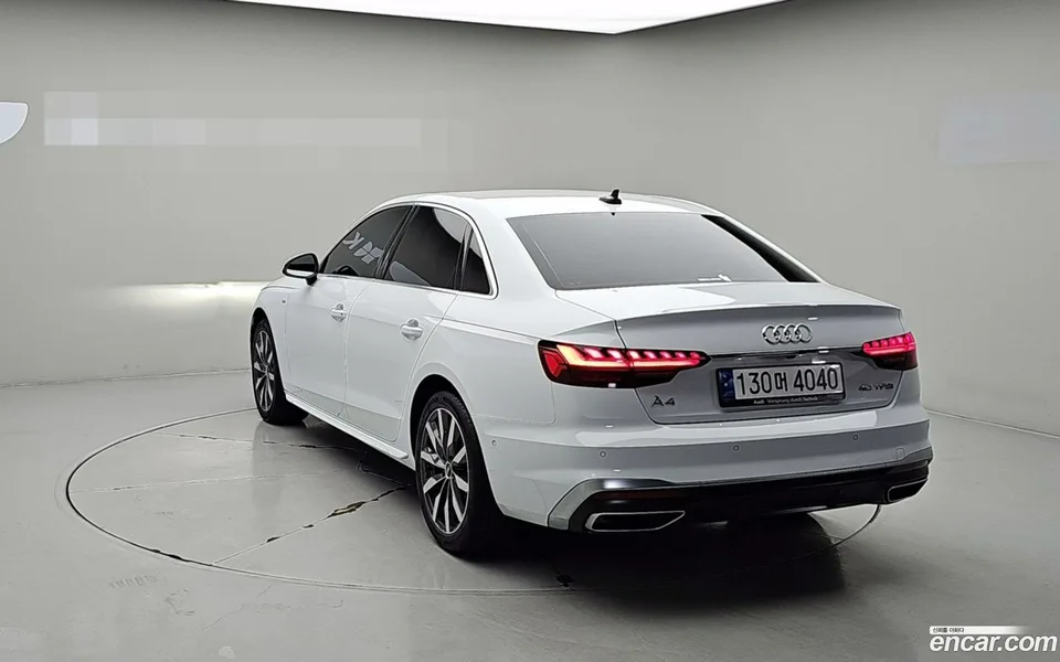 Audi A4 40 TFSI 2023 — thumbnail 4