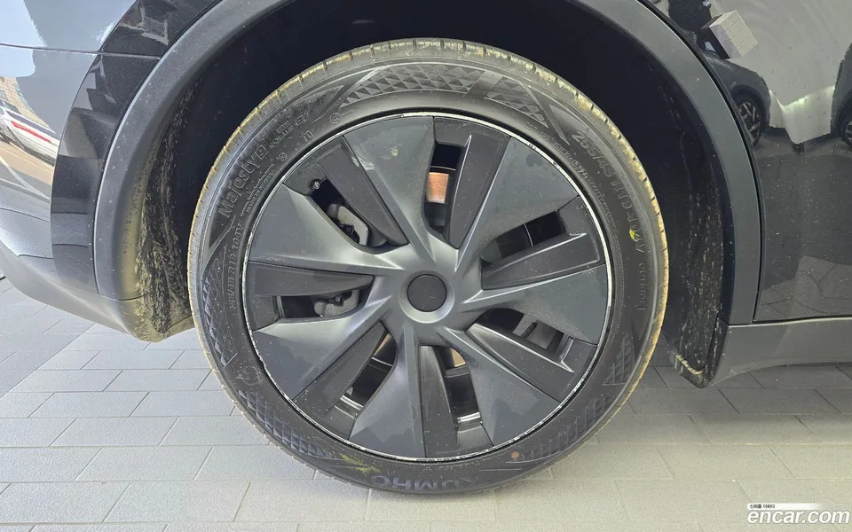 Tesla Model Y RWD 2024 — thumbnail 2