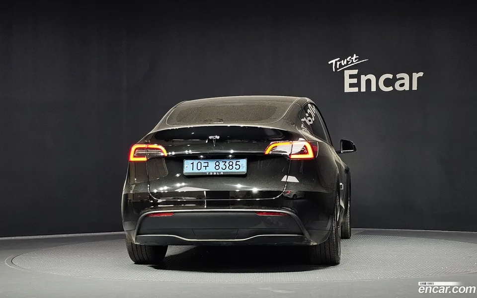 Tesla Model Y RWD 2024 — thumbnail 4
