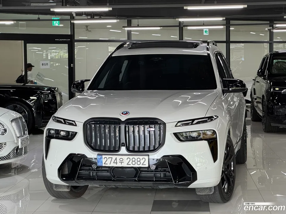 BMW X7 M60i xDrive M 6 2023 — photo 1, buy with delivery to Moscow