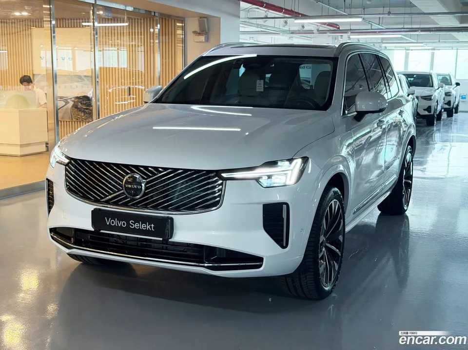 Volvo XC90 B6 2026 — photo 1, buy with delivery to Moscow