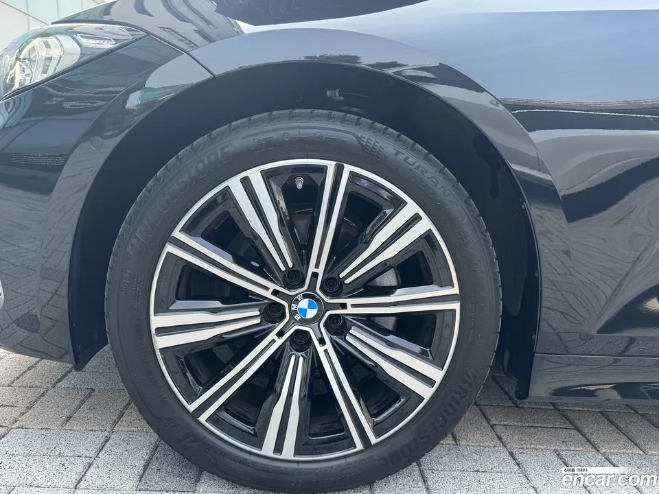 BMW 3 Series 320i 2025 — thumbnail 5