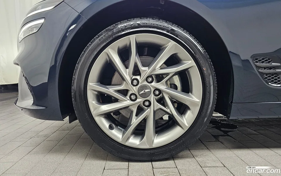 Genesis G70 2.0T 4WD 2023 — thumbnail 5