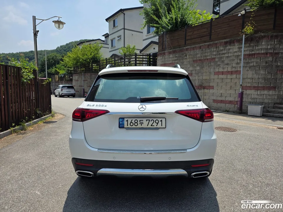 Mercedes-Benz GLE-Class GLE300d 4MATIC 2023 — thumbnail 3